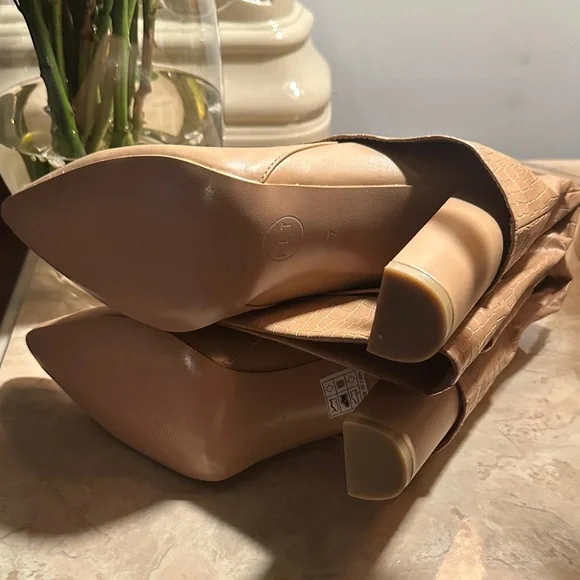 Pretty Little Thing Camel Women's Boots - Picture 6 of 6